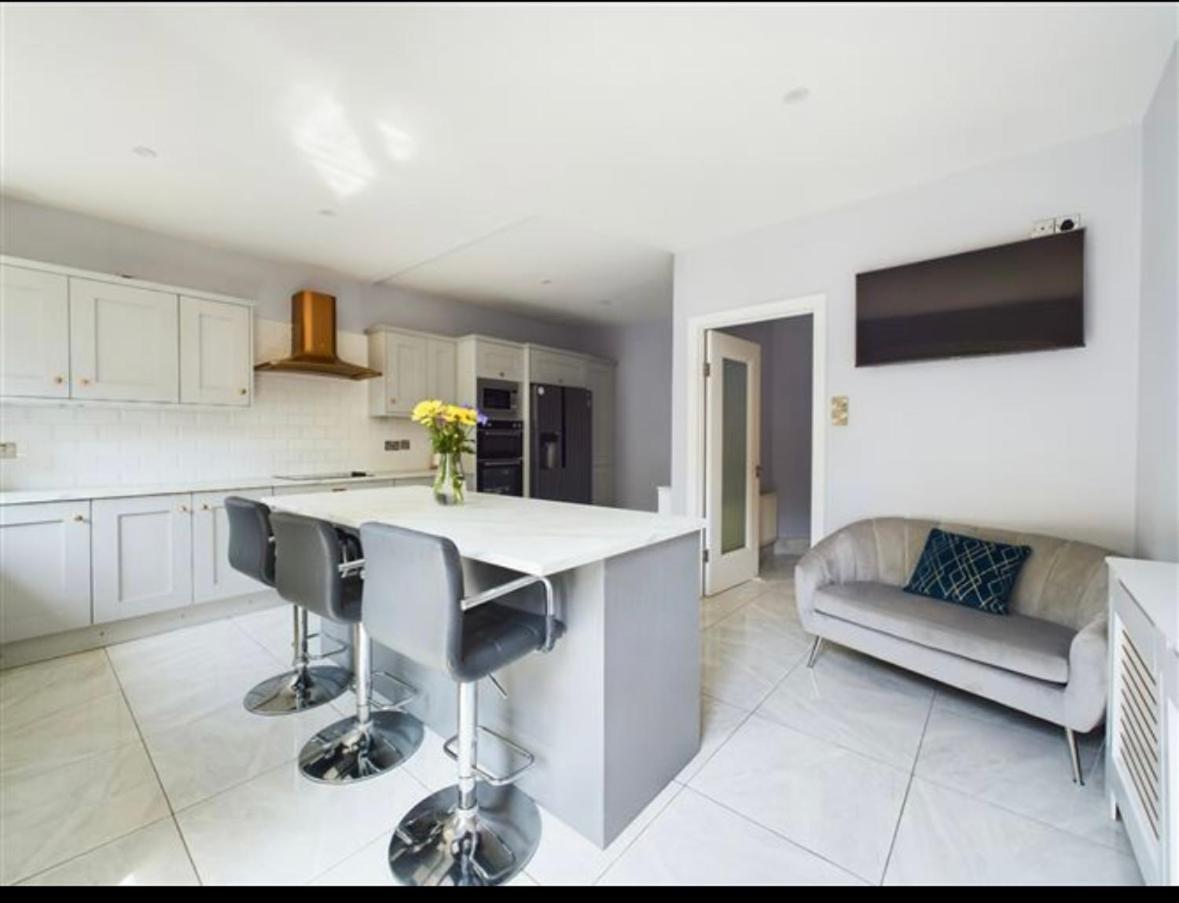 Deluxe Dwelling - 15 Mins From Cork City/Airport Apartment Exterior photo